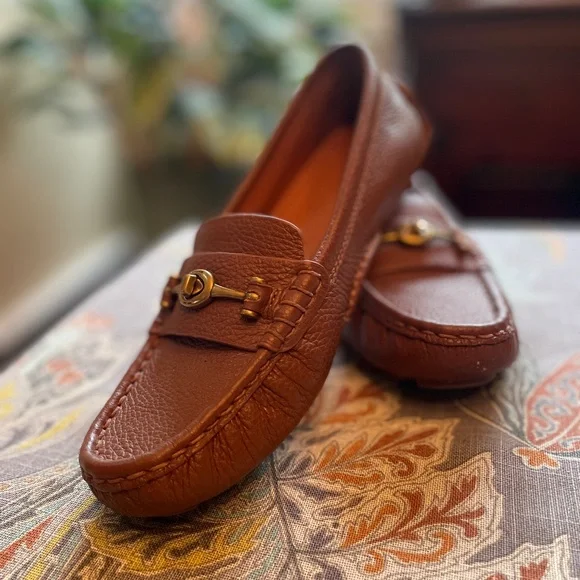 COACH CROSBY DIVER Brown Grainy
Leather Loafers with Brass Gold Accent - Picture 2 of 11